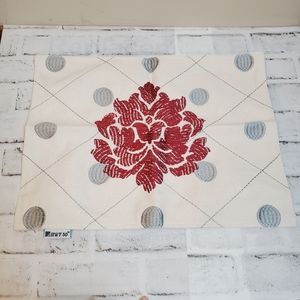 4 embroidered fabric table mats
